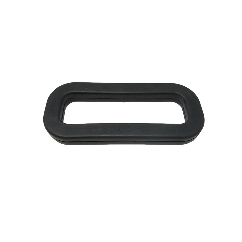 2 FENDER GROMMETS FOR PART 235700A1 235700A2 388940R1 R20759